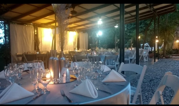 Réception de mariage aux chandelles